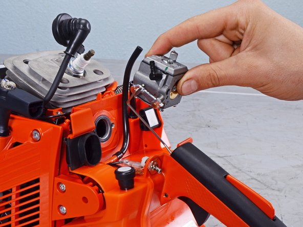 Echo Chain Saw CS590 2019 Carburetor Replacement, Remove the carburetor: crwdns2935265:019crwdnd2935265:02crwdnd2935265:03crwdne2935265:0