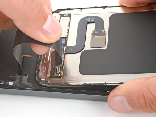 Google Pixel 10 Pro XL Screen Replacement, Peel up the screen cable: 11 단계, 이미지 2개 중 2개