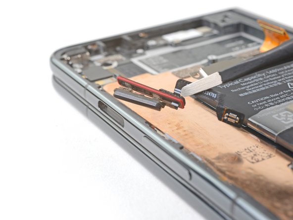 Google Pixel Fold Fingerprint Sensor Replacement: 66 단계, 이미지 2개 중 2개