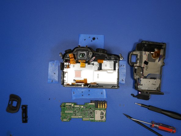 Panasonic Lumix DMC-GH3 Disassembly: crwdns2935265:016crwdnd2935265:03crwdnd2935265:03crwdne2935265:0