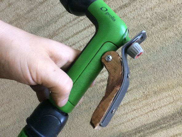 Geolia Hose spray gun Handle Replacement, Completing the lever with oak support: crwdns2935265:05crwdnd2935265:02crwdnd2935265:02crwdne2935265:0
