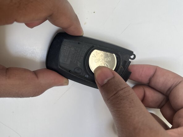 How to Replace the Key Fob Battery in a 2018 BMW 330i: crwdns2935265:04crwdnd2935265:03crwdnd2935265:03crwdne2935265:0