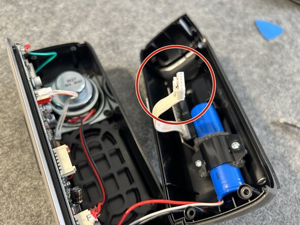 TechniSat Viola BT 1 battery replacement, Disconnect the main board: crwdns2935265:06crwdnd2935265:03crwdnd2935265:03crwdne2935265:0