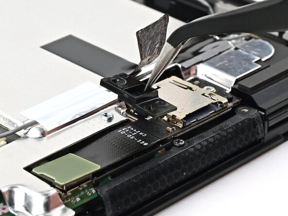 Nintendo Switch 2 MicroSD Card Reader Replacement, Install the cable bracket: crwdns2935265:029crwdnd2935265:01crwdnd2935265:02crwdne2935265:0