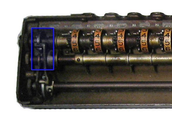 Disassembling Monroe LA5-160 calculator completely: crwdns2935265:08crwdnd2935265:03crwdnd2935265:03crwdne2935265:0