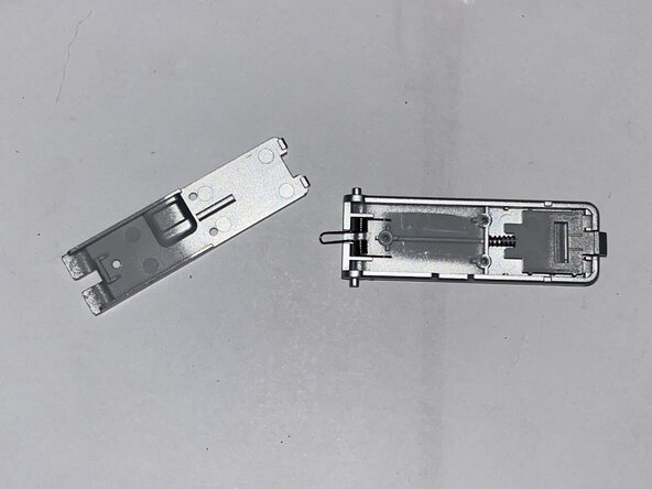 Sonida DC202 Camera Teardown, Battery Door: crwdns2935265:04crwdnd2935265:02crwdnd2935265:02crwdne2935265:0