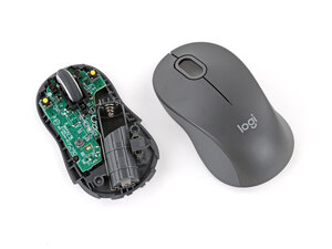 How to Open Your Logitech Signature M550 Wireless Mouse