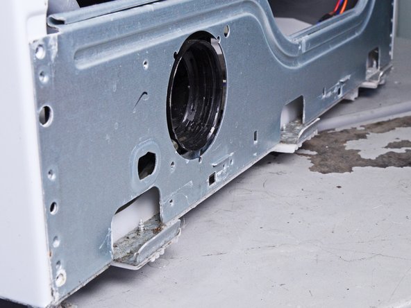 LG Front Load Washing Machine Drain Pump Motor Replacement, Reposition the drain hose: crwdns2935265:028crwdnd2935265:03crwdnd2935265:03crwdne2935265:0