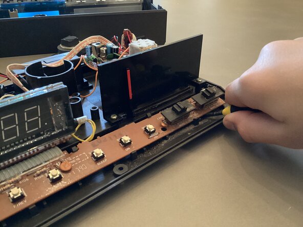 1976 General Electric Clock Radio Teardown: crwdns2935265:05crwdnd2935265:02crwdnd2935265:03crwdne2935265:0