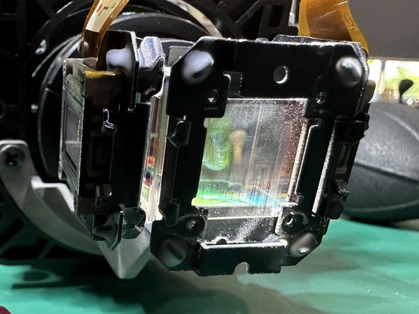 Epson EB-575 Projector Teardown, More Damage: crwdns2935265:023crwdnd2935265:03crwdnd2935265:03crwdne2935265:0