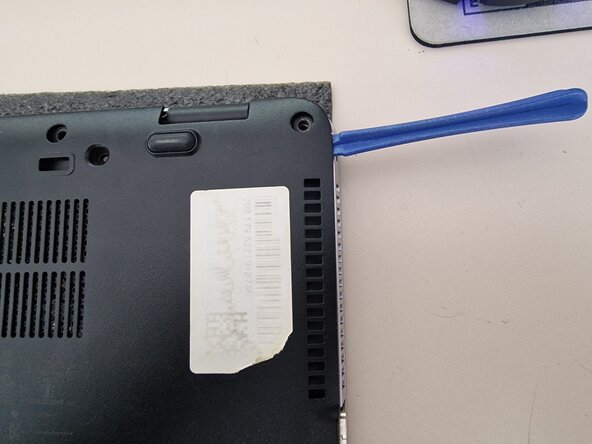 ASUS Laptop Battery, SSD, and RAM Removal, Pry Open the Back Cover: crwdns2935265:02crwdnd2935265:01crwdnd2935265:02crwdne2935265:0