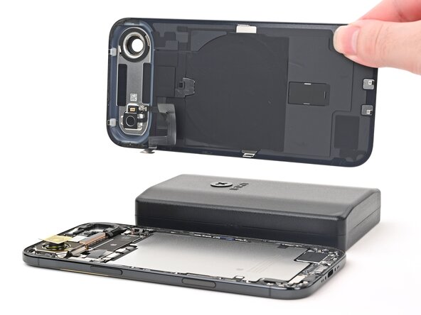 iPhone Air Back Glass Replacement, Remove the back glass: crwdns2935265:022crwdnd2935265:02crwdnd2935265:02crwdne2935265:0