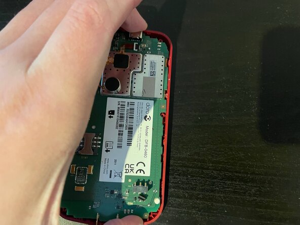 Doro 1881 Teardown, Remove the board: crwdns2935265:05crwdnd2935265:02crwdnd2935265:03crwdne2935265:0