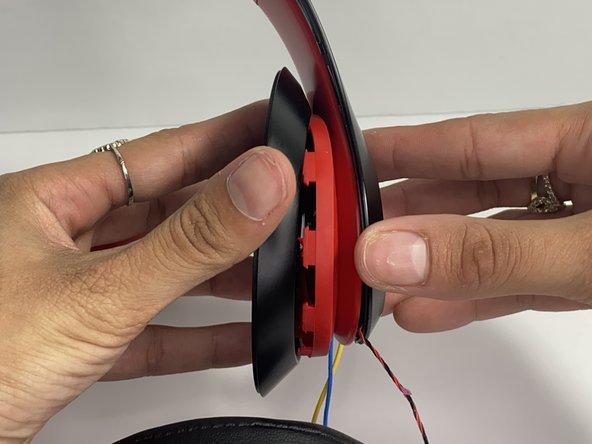 Beats Studio3 Wireless Hinge Replacement: crwdns2935265:014crwdnd2935265:02crwdnd2935265:02crwdne2935265:0