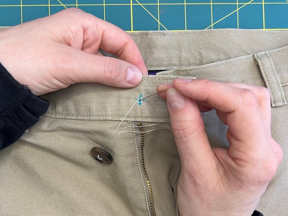 Sew a Button onto Heavy Fabric, Make the first stitches: crwdns2935265:05crwdnd2935265:03crwdnd2935265:03crwdne2935265:0