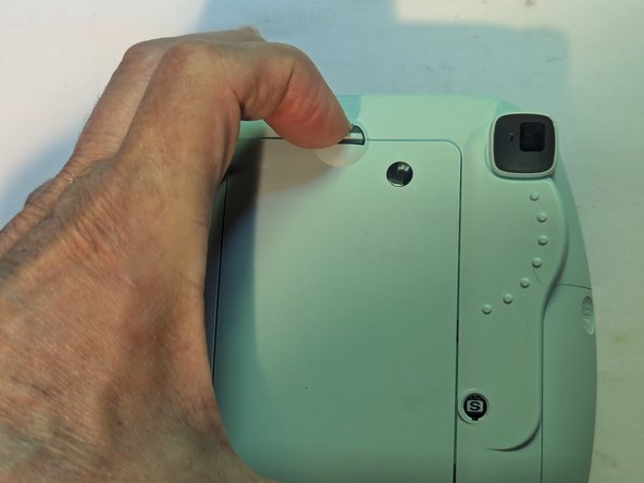 Fujifilm Instax Mini 9 Camera Shell Replacement, Remove the Film: crwdns2935265:05crwdnd2935265:02crwdnd2935265:03crwdne2935265:0