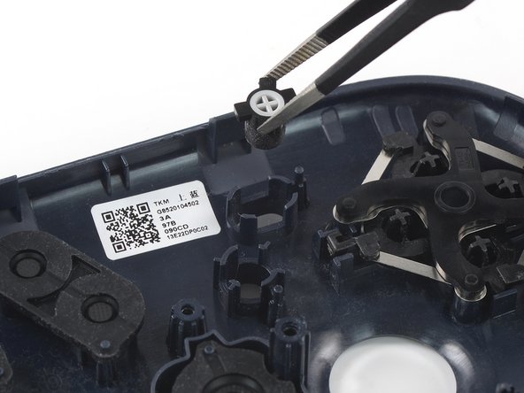 Google Stadia Controller Buttons Replacement, Remove the buttons: passo 26, imagem 3 %32