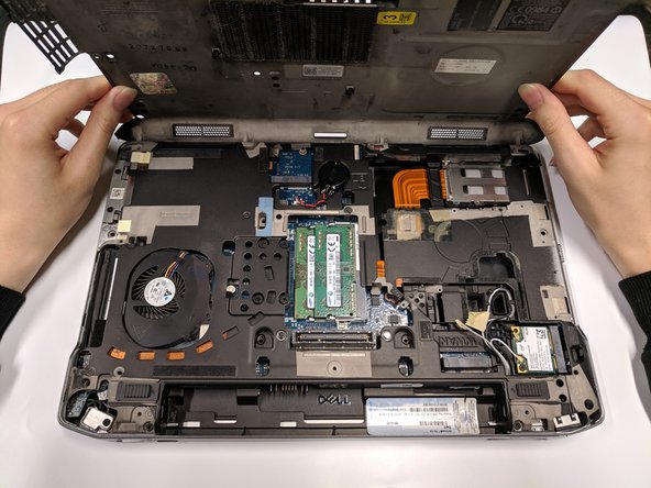 Dell Latitude E6330 Speakers Replacement, Removing the Backplate: crwdns2935265:03crwdnd2935265:03crwdnd2935265:03crwdne2935265:0