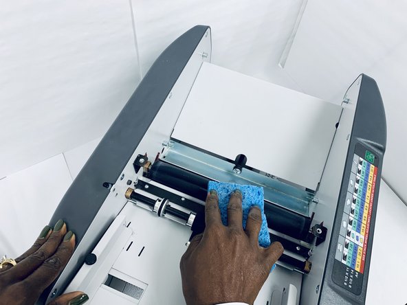 How to Clean a Martin Yale 1611 Folding Machine: step 5, image 2 of 3