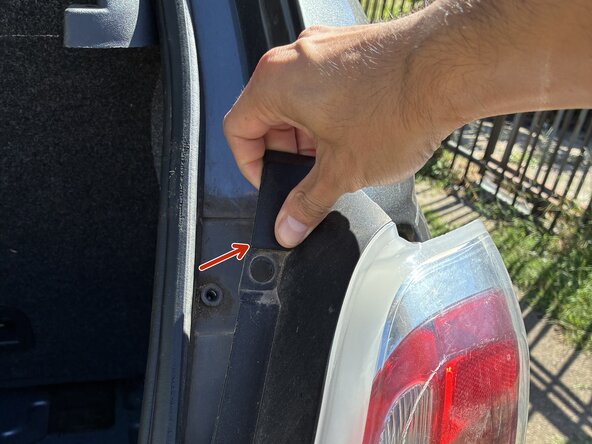 Fiat Stop Light Replacement: step 6, image 3 of 3