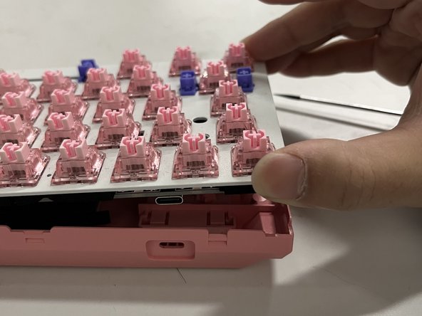 Akko 3068B Battery Replacement: шаг 5, изображение 2 из 3