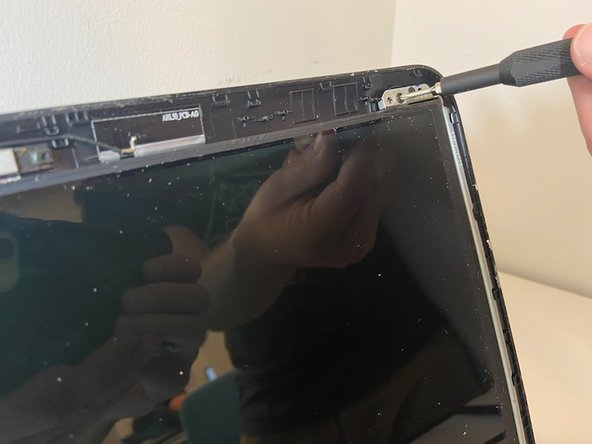 HP 15-ay114cy Screen Replacement, Remove the Screen: crwdns2935265:05crwdnd2935265:02crwdnd2935265:03crwdne2935265:0