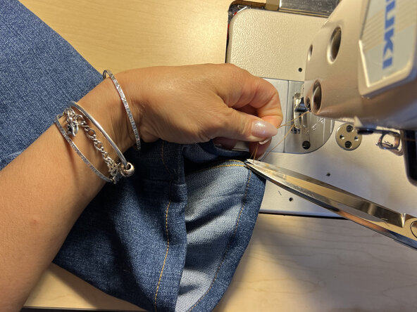 How To Hem Jean Shorts: crwdns2935265:06crwdnd2935265:01crwdnd2935265:02crwdne2935265:0