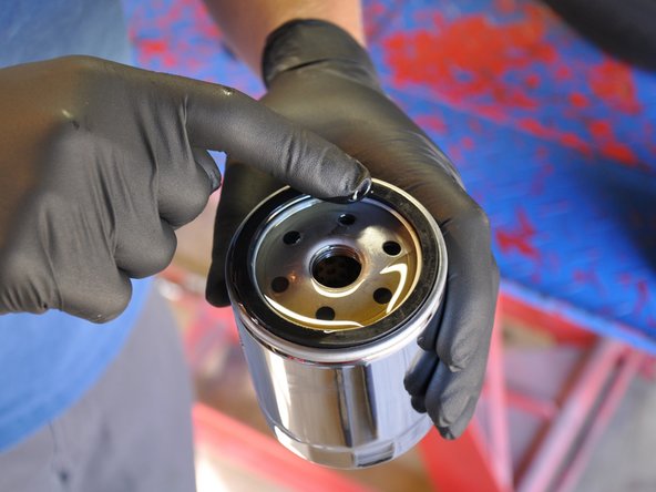 Harley-Davidson Sportster Evolution Oil Change, Installing the New Oil Filter: crwdns2935265:04crwdnd2935265:02crwdnd2935265:03crwdne2935265:0