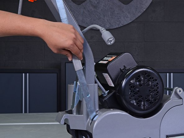 Clarke Floor Sander 07012A 2012 Control Switch Replacement, Disconnect the control link arm: crwdns2935265:04crwdnd2935265:02crwdnd2935265:03crwdne2935265:0