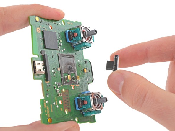 DualSense Controller v2 Joystick Replacement, Remove the speaker: crwdns2935265:028crwdnd2935265:02crwdnd2935265:02crwdne2935265:0