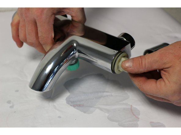 Changing the Bath NF SIRYO CHROME thermostatic cartridge, Reassembly: crwdns2935265:04crwdnd2935265:02crwdnd2935265:03crwdne2935265:0