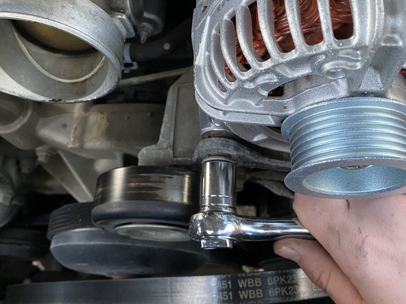 2005 Chevrolet Tahoe Alternator Replacement: crwdns2935265:010crwdnd2935265:03crwdnd2935265:03crwdne2935265:0