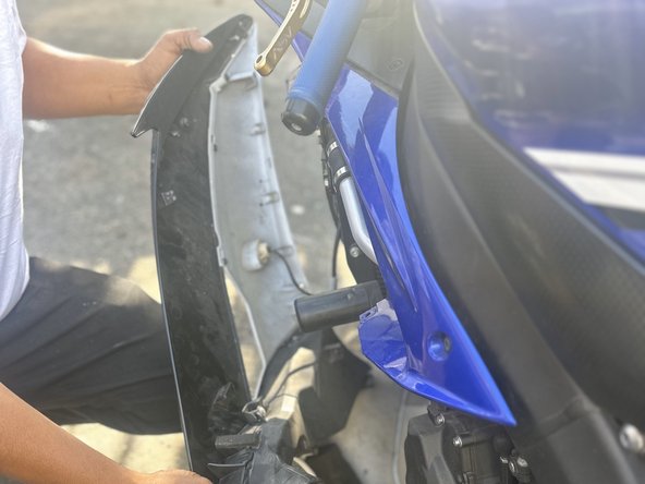 Yamaha YZF-R6 Fan Relay Replacement: crwdns2935265:05crwdnd2935265:02crwdnd2935265:03crwdne2935265:0