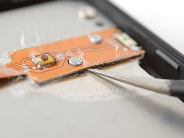 Kobo Clara BW (P365) Screen Replacement, Separate the power button adhesive: crwdns2935265:013crwdnd2935265:02crwdnd2935265:03crwdne2935265:0