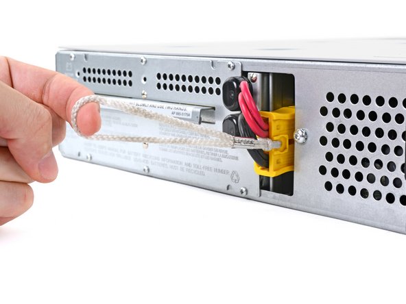 APC Smart-UPS SMT1500RM2UC Battery Cartridge Replacement, Disconnect the battery: crwdns2935265:05crwdnd2935265:02crwdnd2935265:03crwdne2935265:0