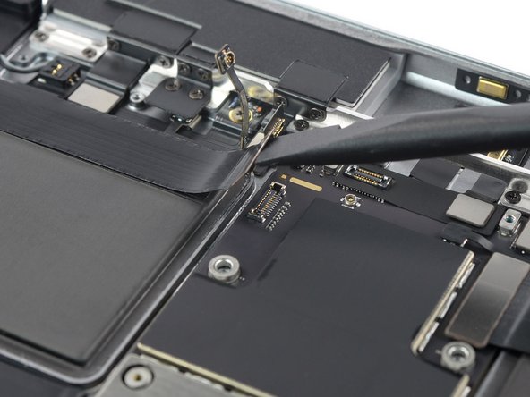 iPad Pro 12.9" 2nd Gen Battery Replacement, Disconnect the speaker and headphone jack cable: crwdns2935265:045crwdnd2935265:02crwdnd2935265:02crwdne2935265:0