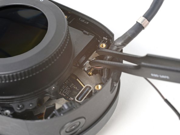 HTC Vive XR Elite Right Speaker Replacement, Disconnect the right speaker: crwdns2935265:034crwdnd2935265:02crwdnd2935265:03crwdne2935265:0