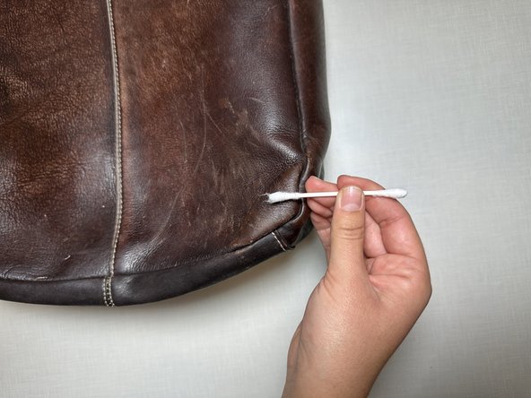 How to Restore Scratches and Discoloration on a Leather Bag: Schritt 8, Bild 2 von 2
