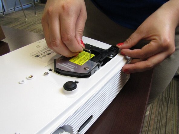 Optoma PRO360W Bulb Replacement: crwdns2935265:08crwdnd2935265:01crwdnd2935265:01crwdne2935265:0