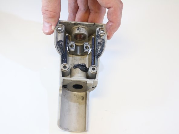 DeWalt DCS380 Blade Shaft Replacement: crwdns2935265:07crwdnd2935265:02crwdnd2935265:02crwdne2935265:0