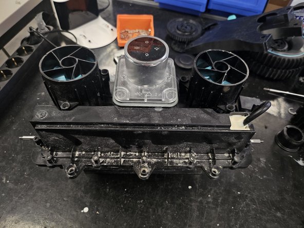 Aiper Seagull Pro: Teardown, Remove the assembly: crwdns2935265:014crwdnd2935265:03crwdnd2935265:03crwdne2935265:0