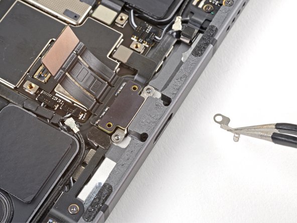 iPad Pro 11" 3rd Gen Battery Replacement, Remove the USB-C port grounding contacts: crwdns2935265:037crwdnd2935265:03crwdnd2935265:03crwdne2935265:0