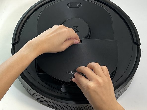 Roborock Q5 Main Brush Housing Replacement, Main Brush Housing: crwdns2935265:08crwdnd2935265:02crwdnd2935265:03crwdne2935265:0