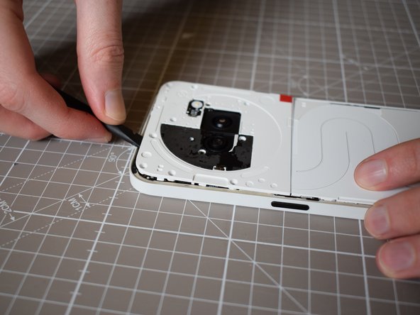 Nothing Phone (2a) Battery Replacement, Pry off the upper aesthetics panel: crwdns2935265:07crwdnd2935265:03crwdnd2935265:03crwdne2935265:0