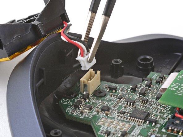 ロジクール MX Master, バッテリーの接続を外す: 手順 14、 3の画像 3