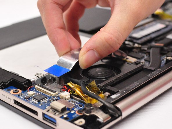 Asus Zenbook UX32VD GPU Fan Replacement, Fan: crwdns2935265:03crwdnd2935265:03crwdnd2935265:03crwdne2935265:0