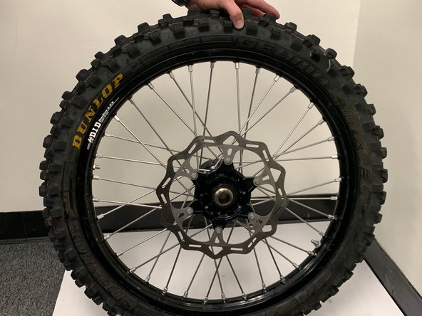 Dirt Bike Tire Spoke Replacement: crwdns2935265:016crwdnd2935265:03crwdnd2935265:03crwdne2935265:0