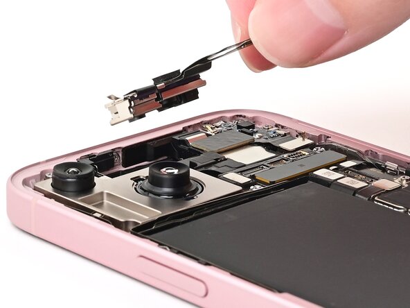 iPhone 15 Logic Board Replacement, Install the front camera assembly: 手順 66、 3の画像 1