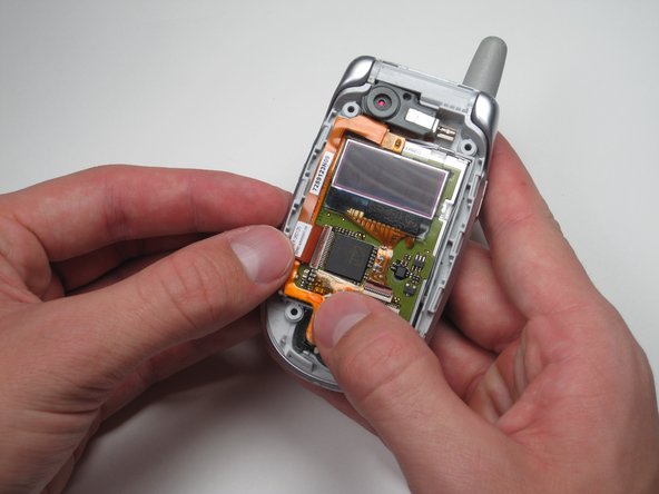 Motorola V557 Camera Replacement: crwdns2935265:010crwdnd2935265:02crwdnd2935265:02crwdne2935265:0