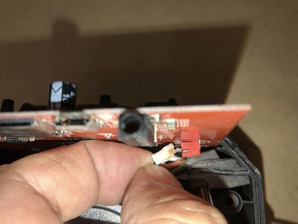 Bugani M83 wireless speaker Battery Replacement: adım 18, 3 resimden 3.